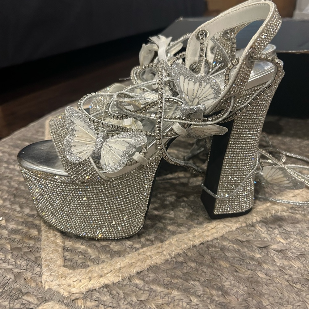 POSTER GIRL Silver Glitter Platform Shoes Party-Ready